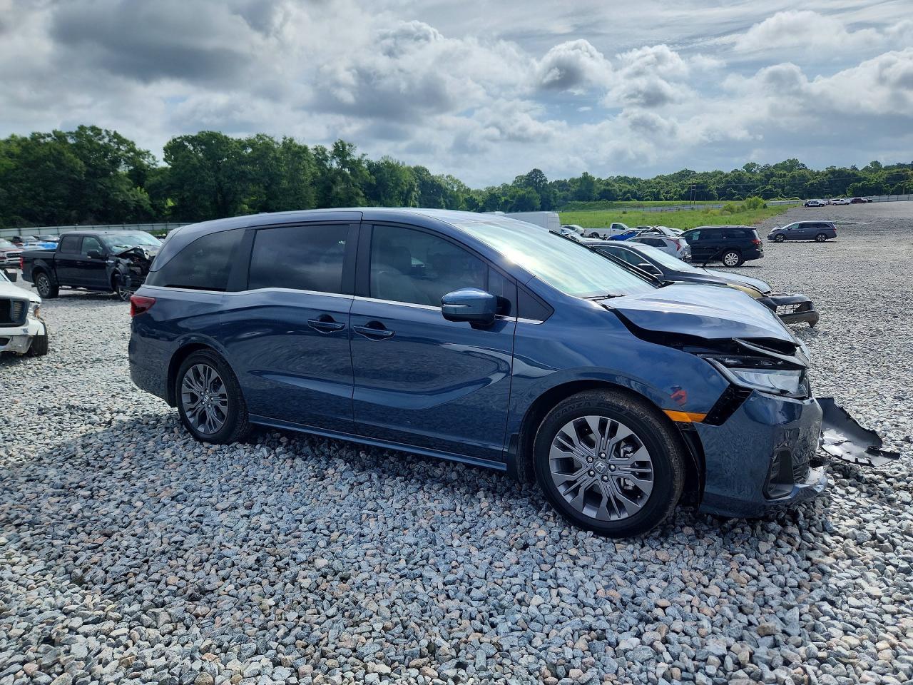 2025 Honda Odyssey Touring - Image 4
