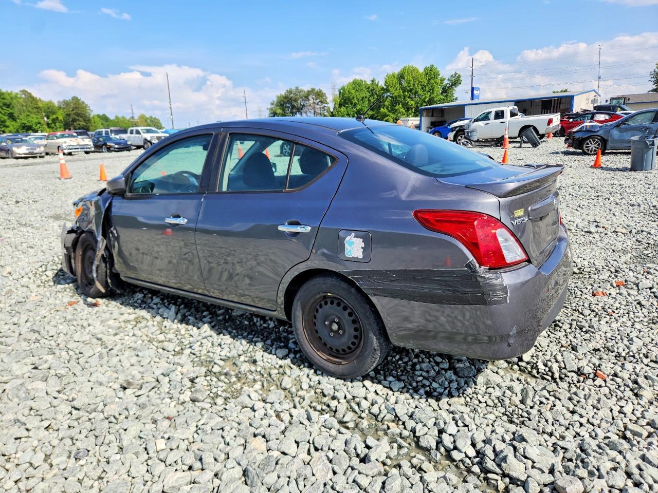 2018 Nissan Versa Sv - Фото 2