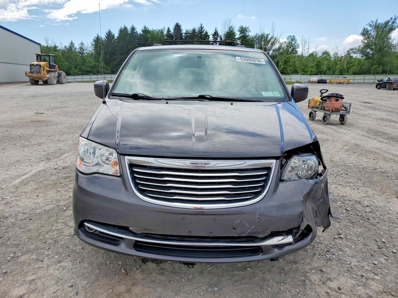 2016 Chrysler Town & Country Touring - Image 5