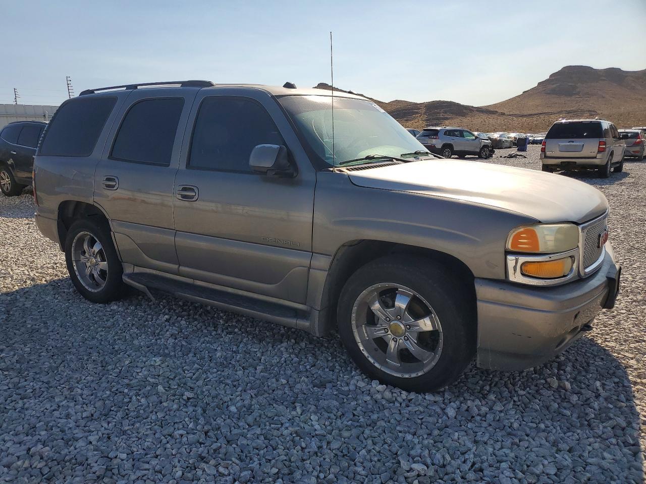 2005 GMC Yukon Denali - Фото 4