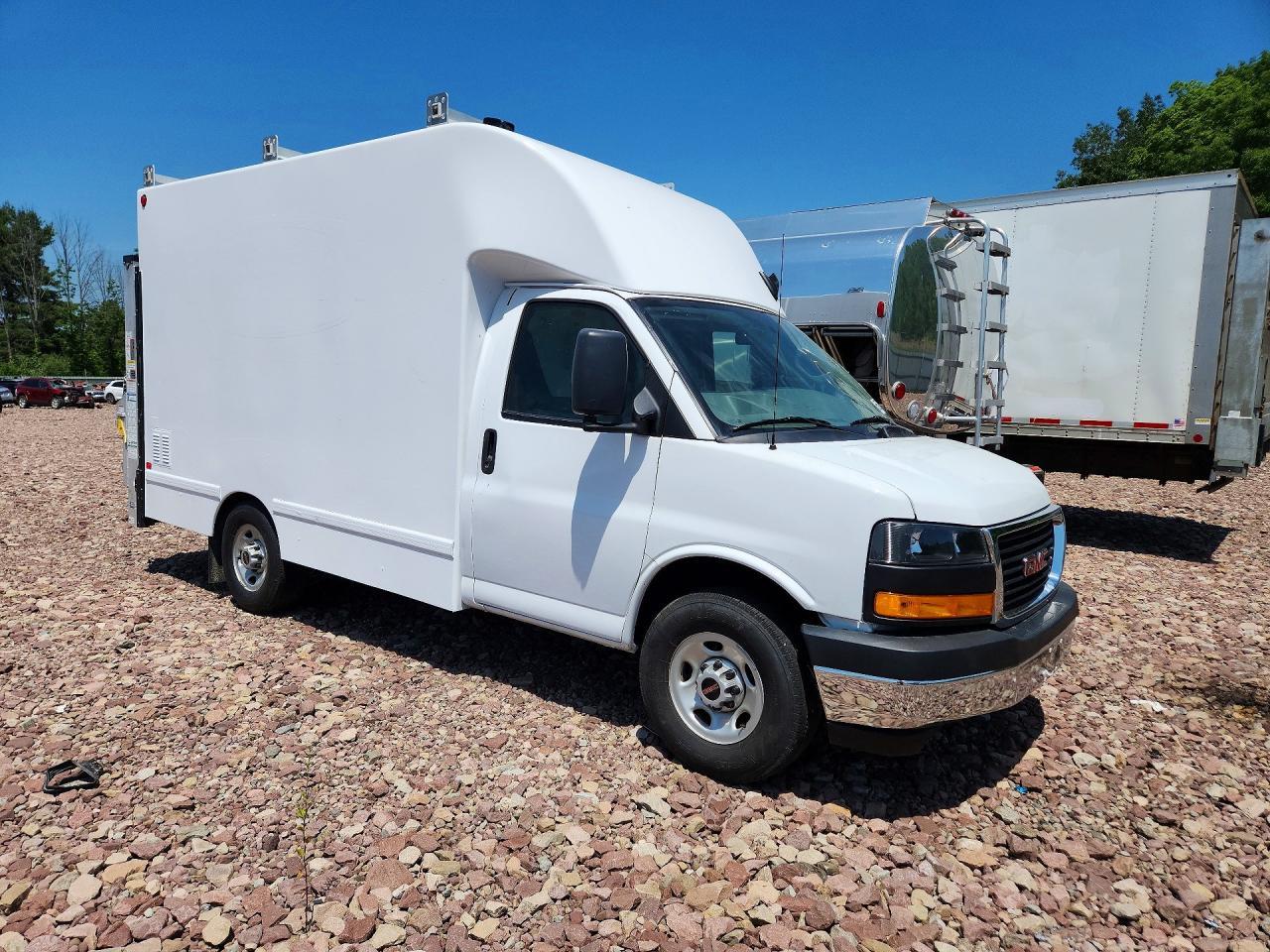 2024 GMC Savana Cutaway G3500 - Фото 4