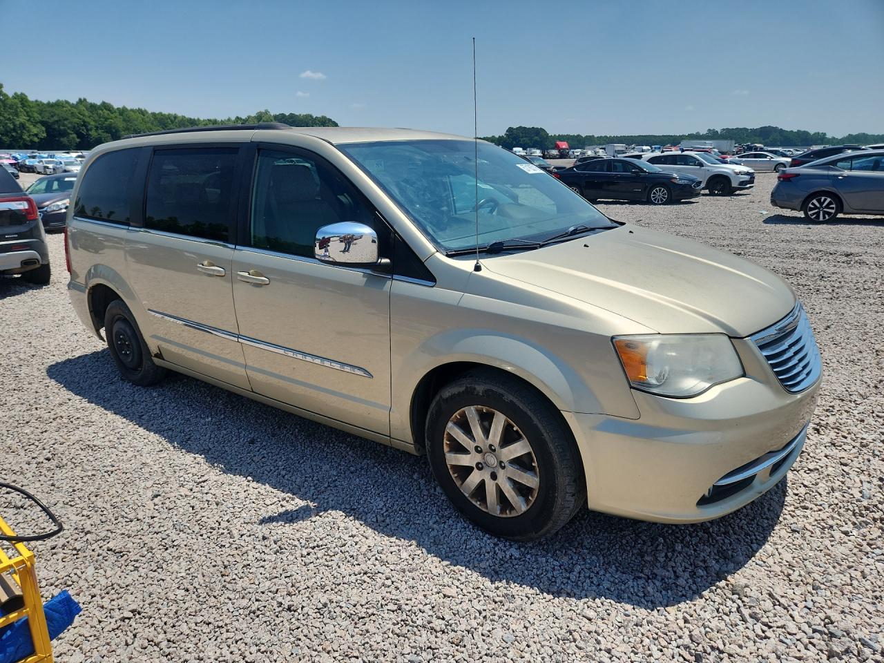 2011 Chrysler Town & Country Touring L - Фото 4