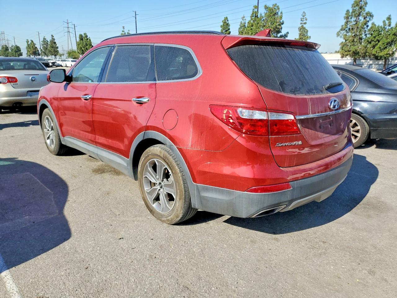 2016 Hyundai Santa Fe - Image 2