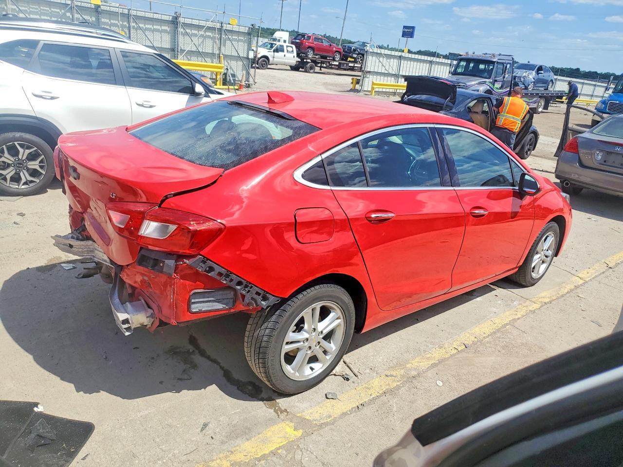 2017 Chevrolet Cruze Lt - Image 3