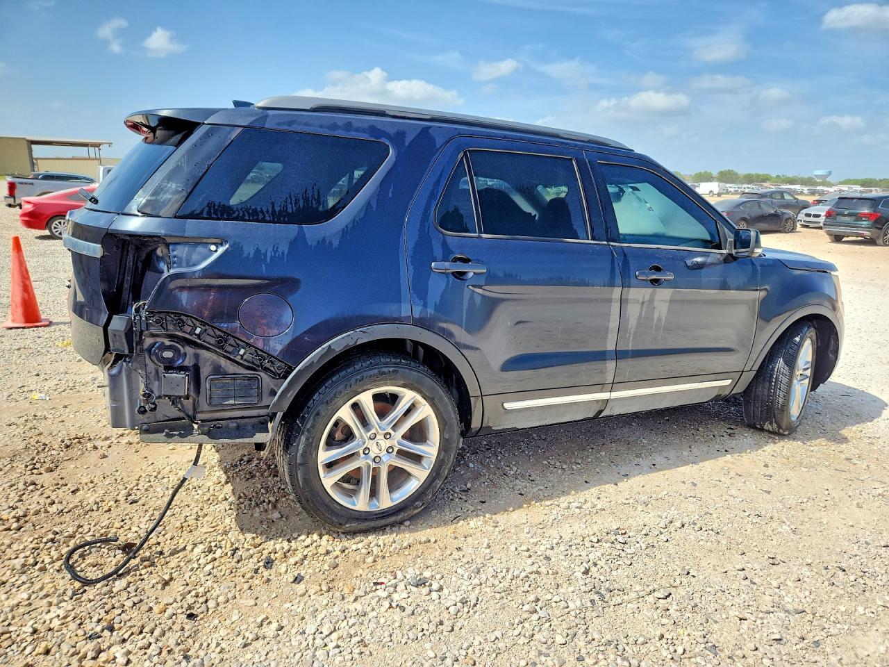 2017 Ford Explorer Xlt - Фото 3
