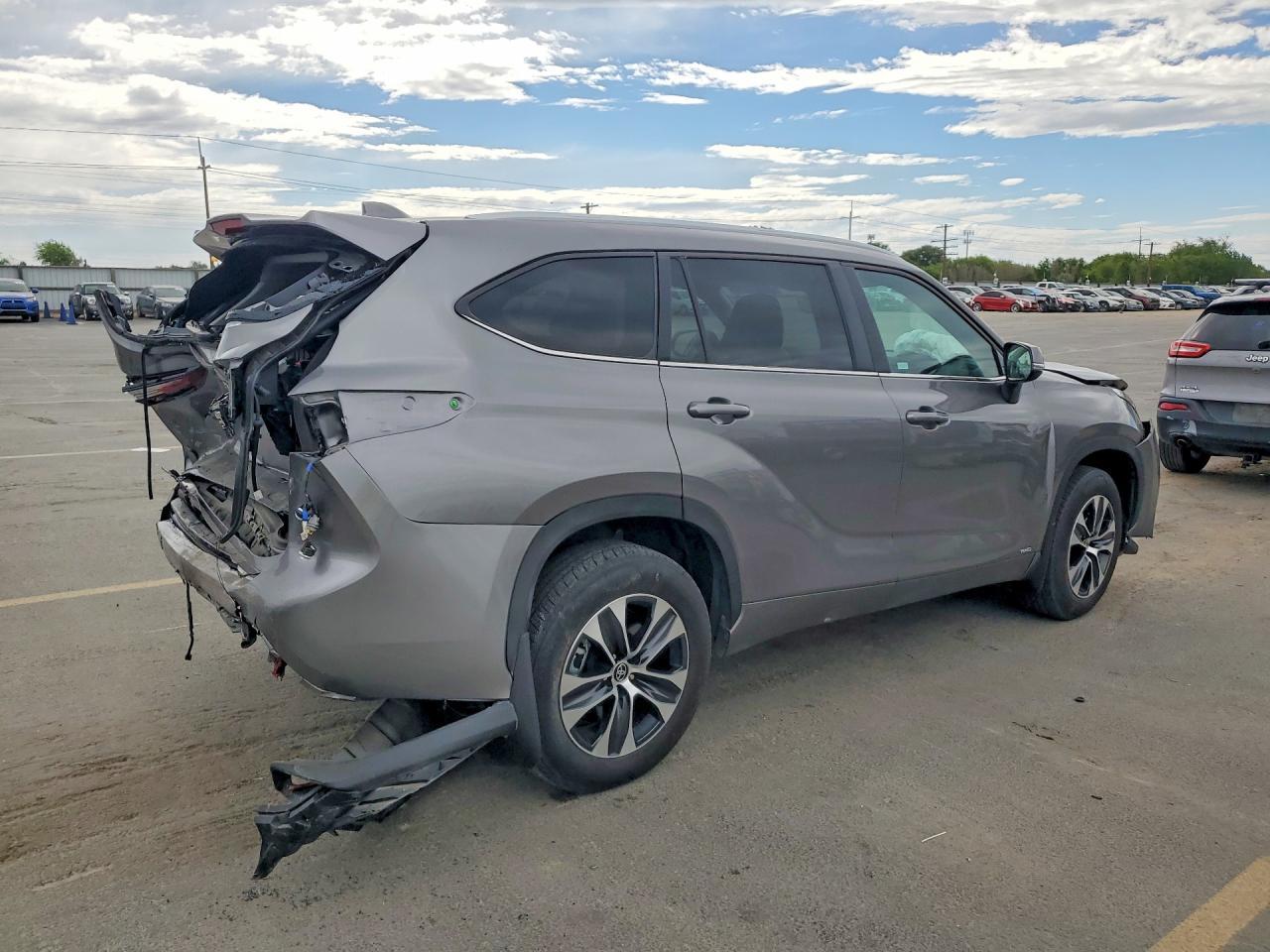 2025 Toyota Highlander Hybrid Xle - Image 3