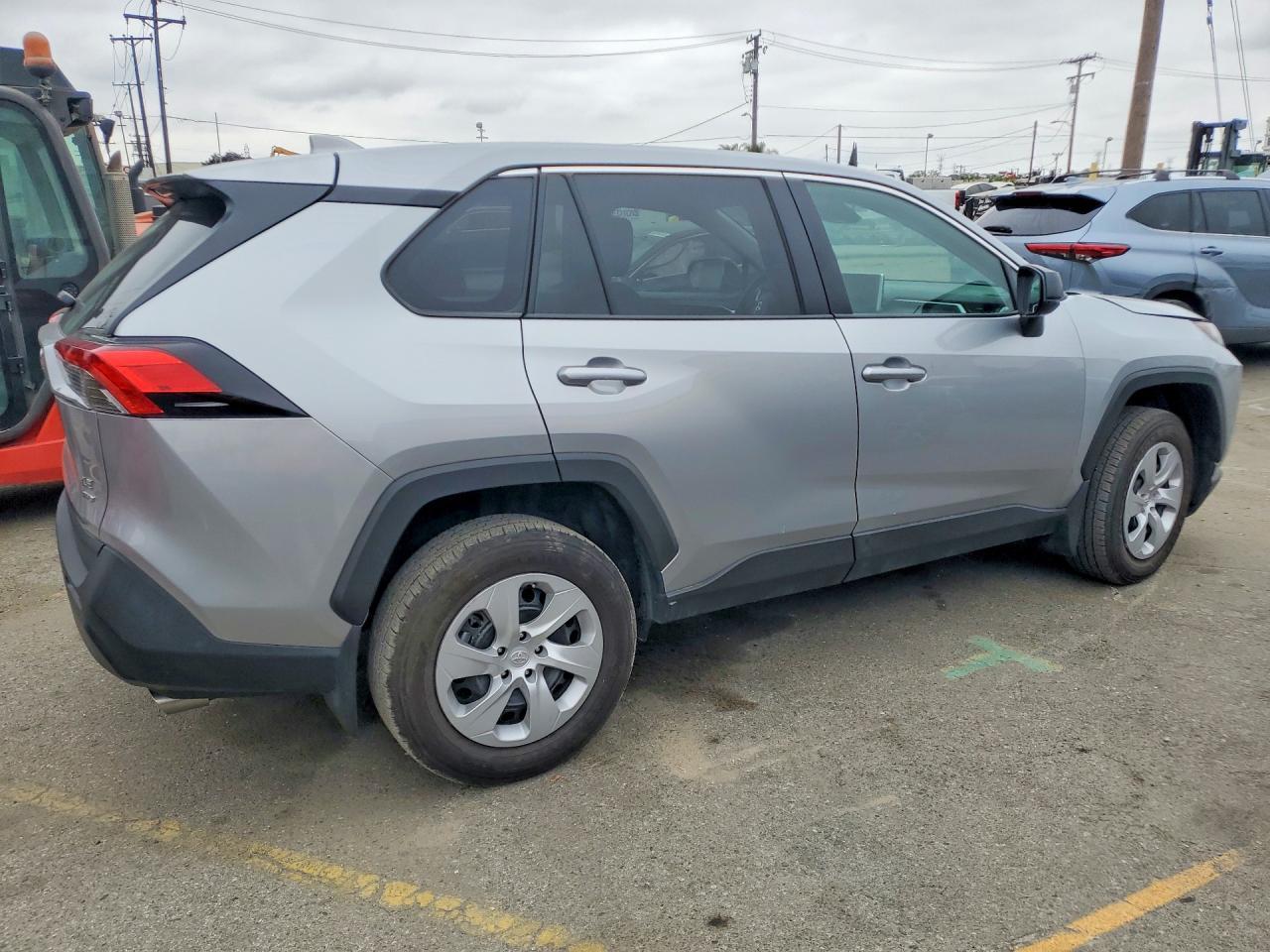 2024 Toyota Rav4 Le - Image 3