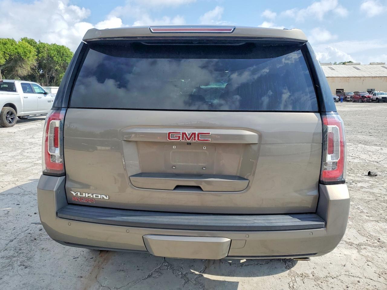 2019 GMC Yukon Slt - Фото 6