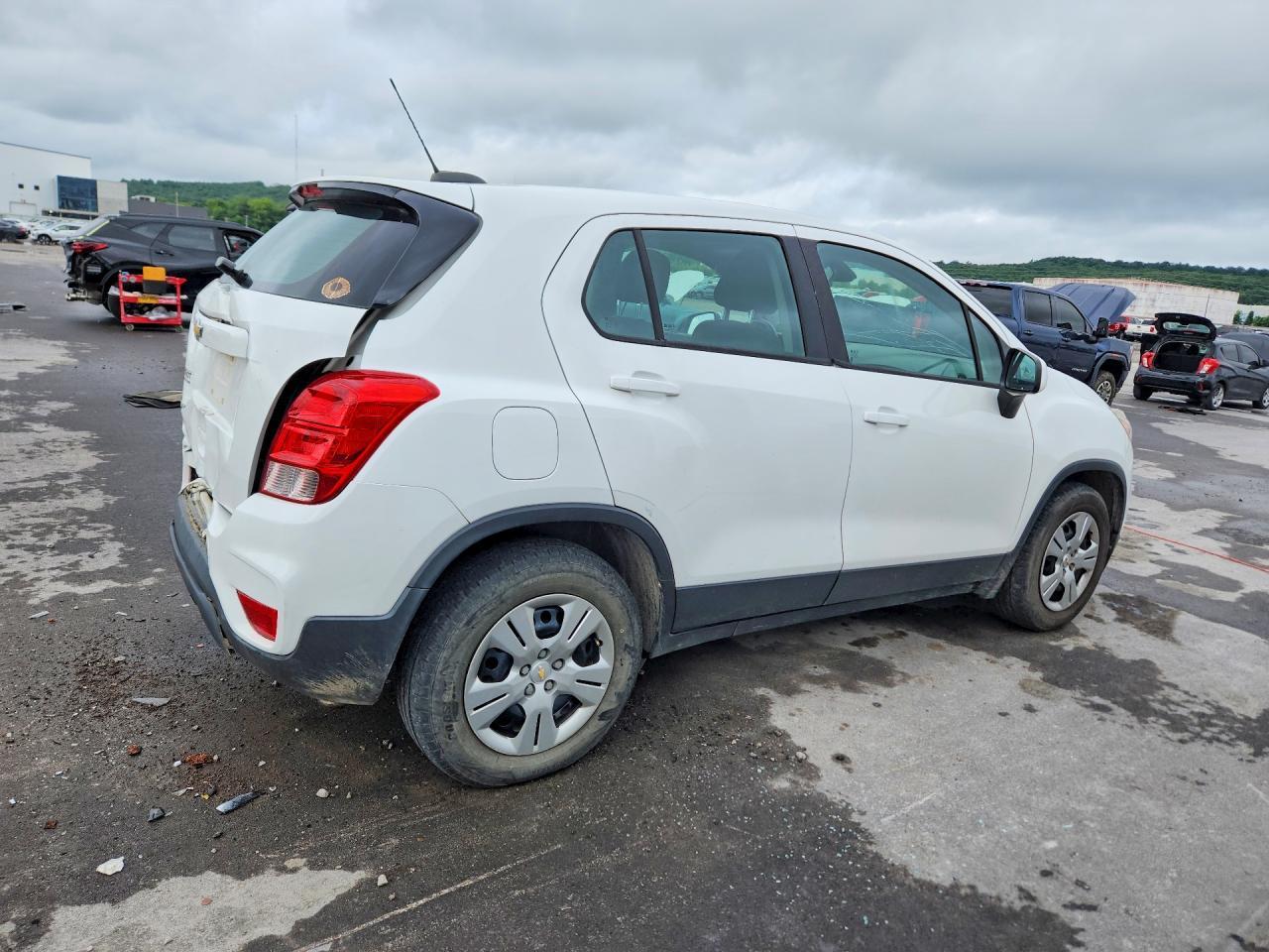 2017 Chevrolet Trax - Image 3