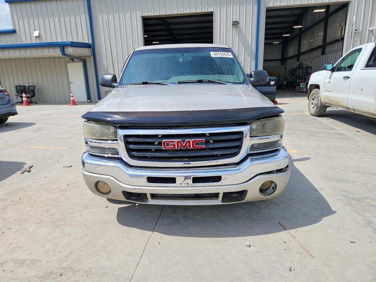 2004 GMC New Sierra C1500 - Image 5