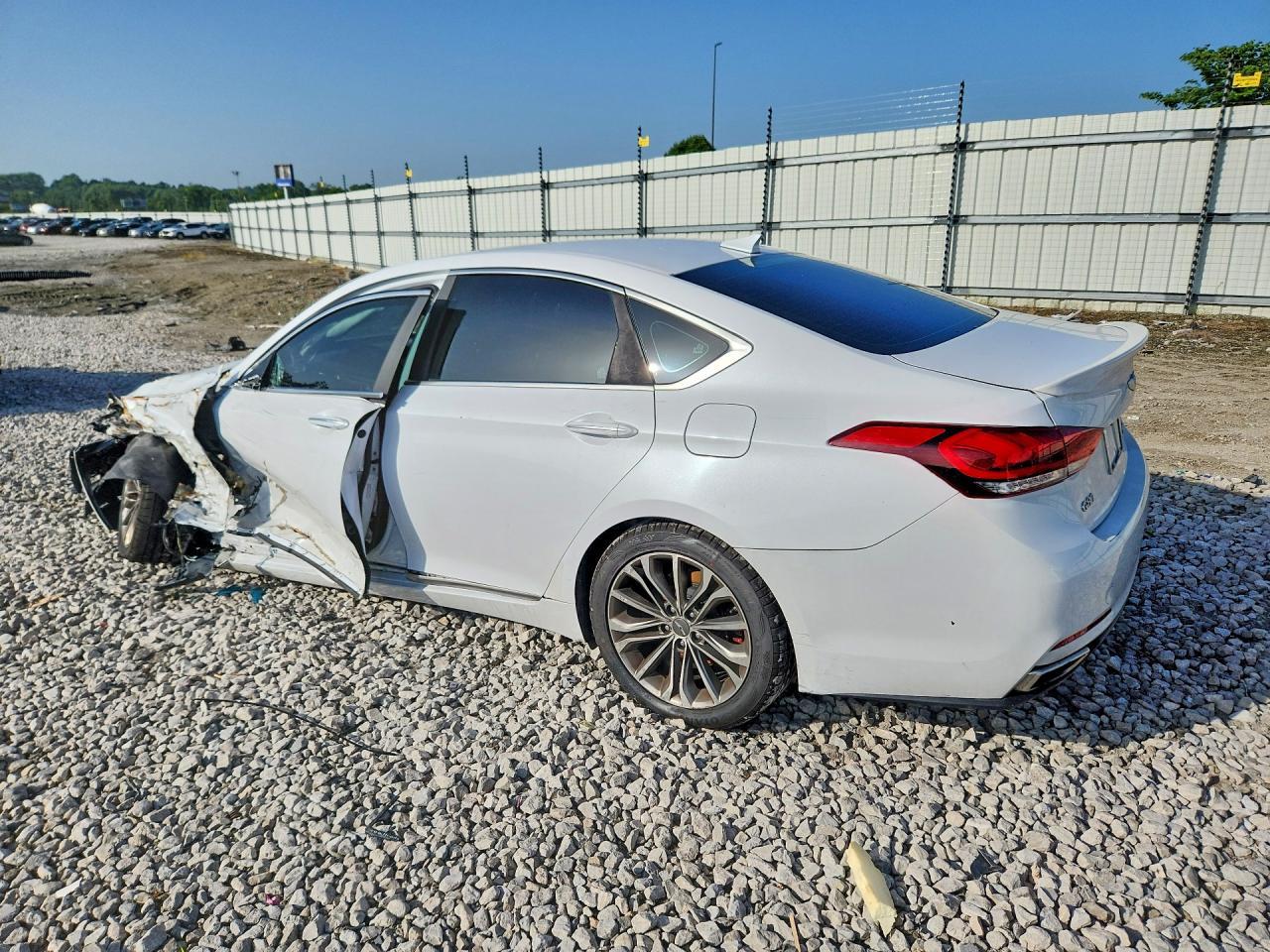 2015 Hyundai Genesis 3.8L - Фото 2