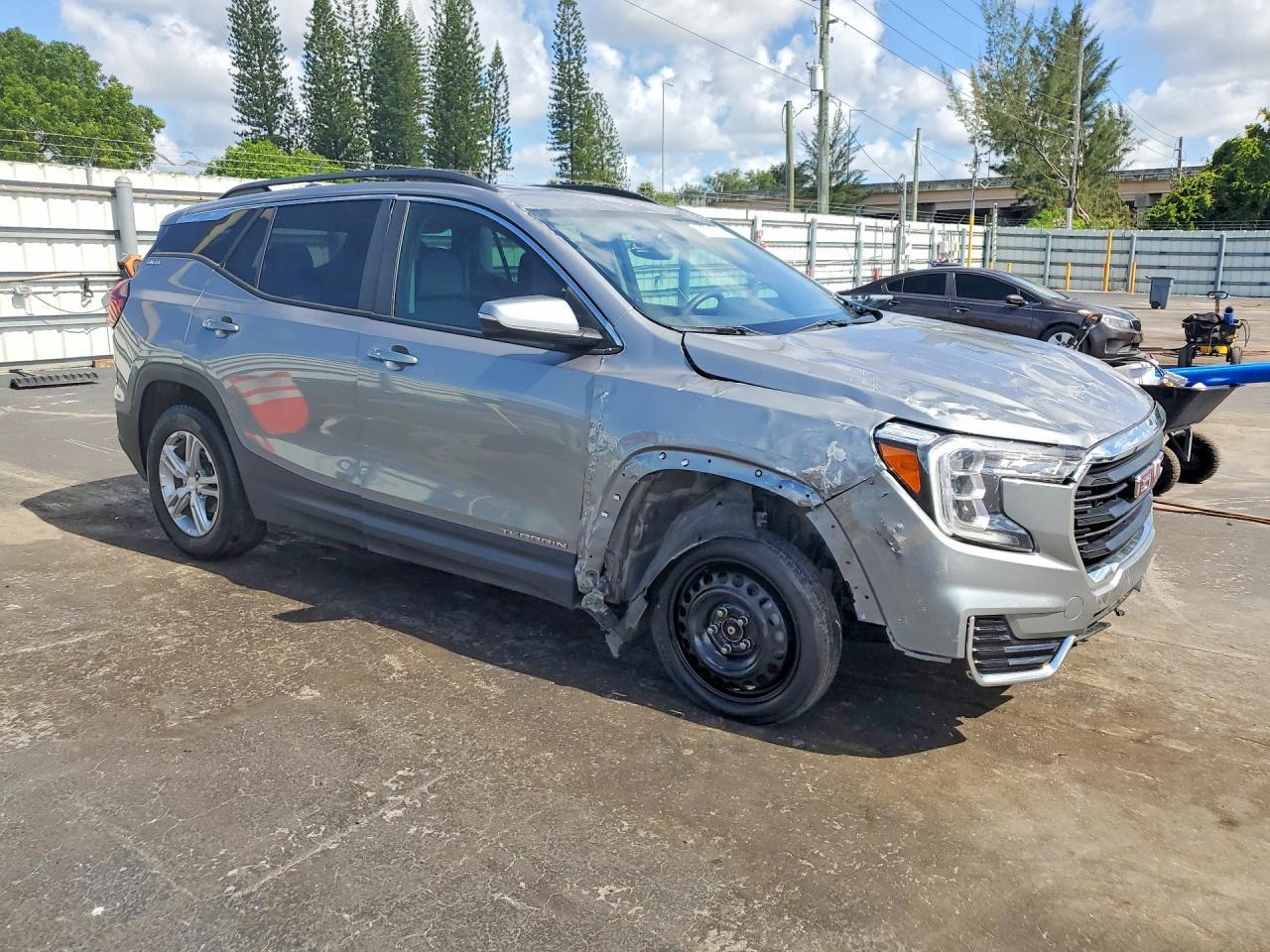 2023 GMC Terrain Sle - Image 4