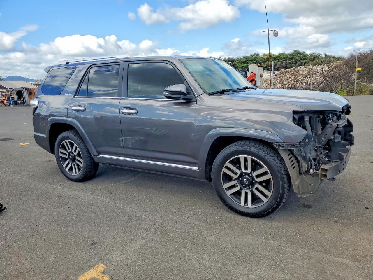 2017 Toyota 4Runner Sr5 - Image 4