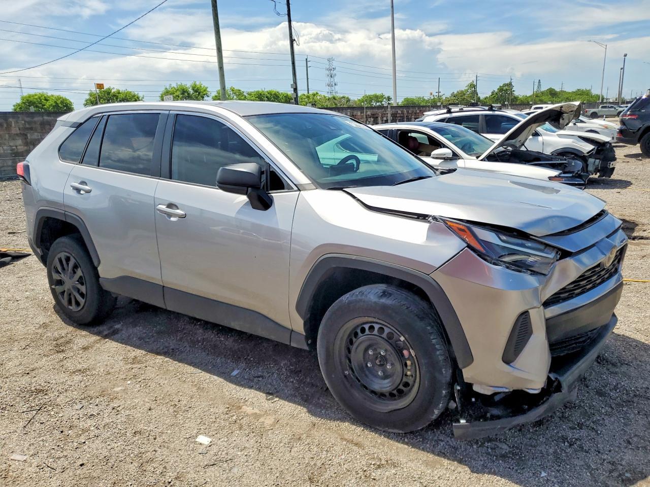 2025 Toyota Rav4 Le - Image 4