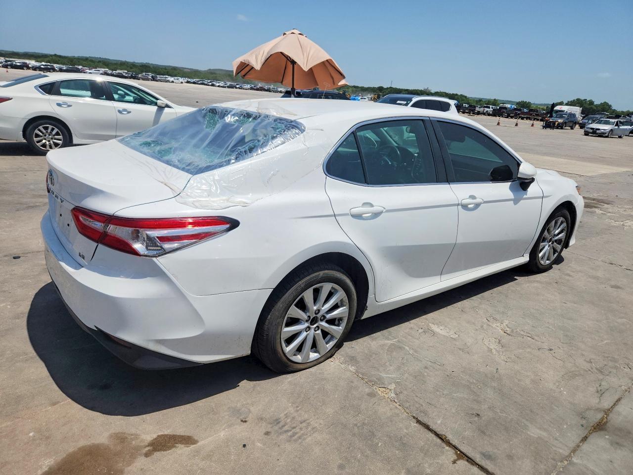 2018 Toyota Camry - Фото 3
