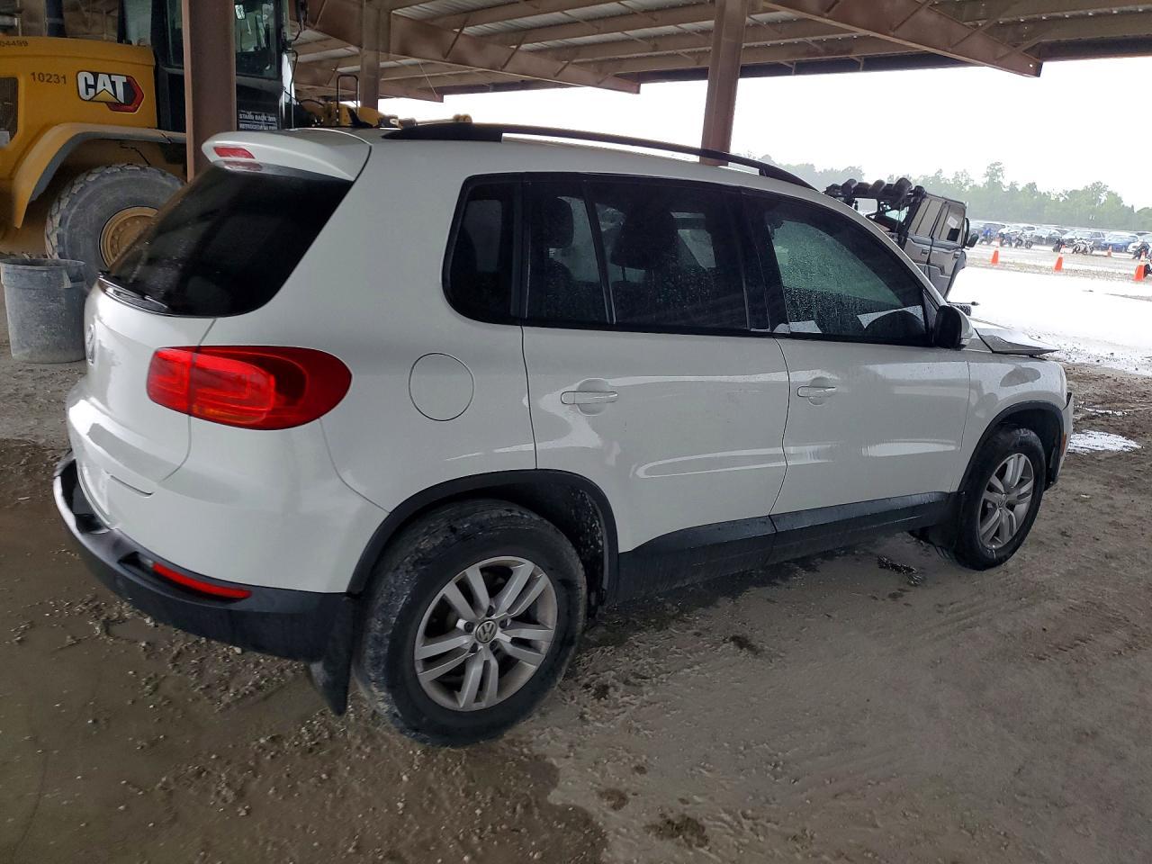 2016 Volkswagen Tiguan S - Фото 3