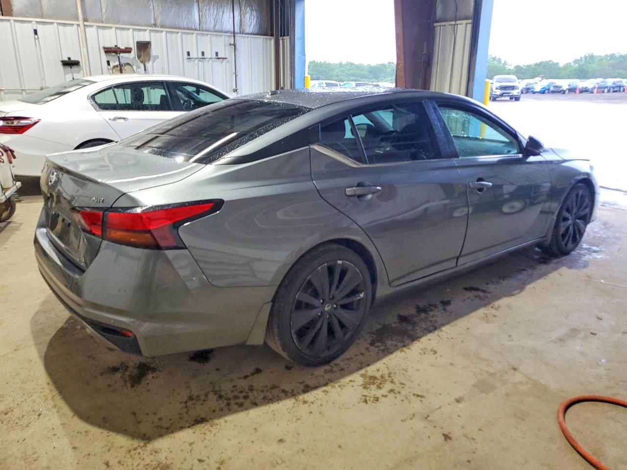 2020 Nissan Altima Sr - Фото 3