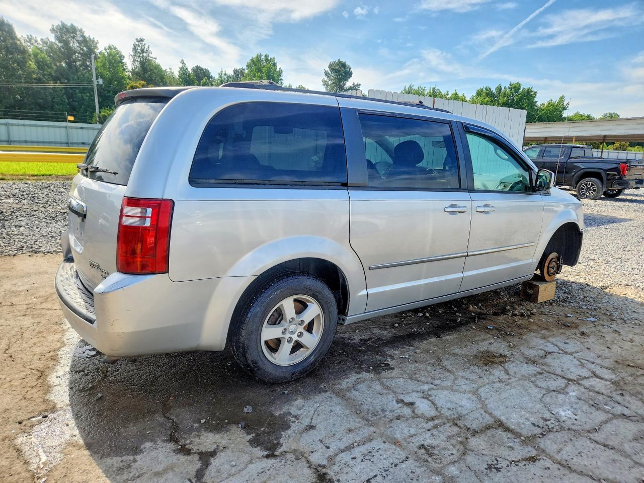 2010 Dodge Grand Caravan Sxt - Image 3
