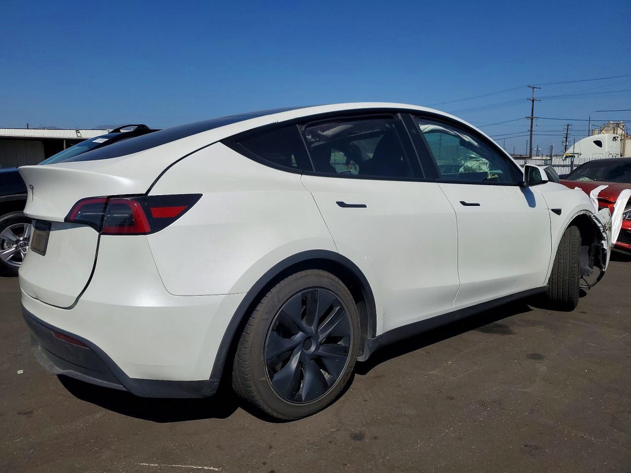 2024 Tesla Model Y - Фото 3