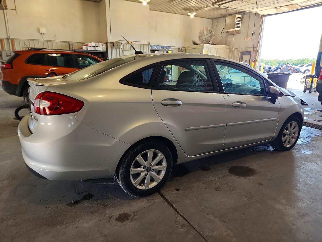 2011 Ford Fiesta Se - Image 3