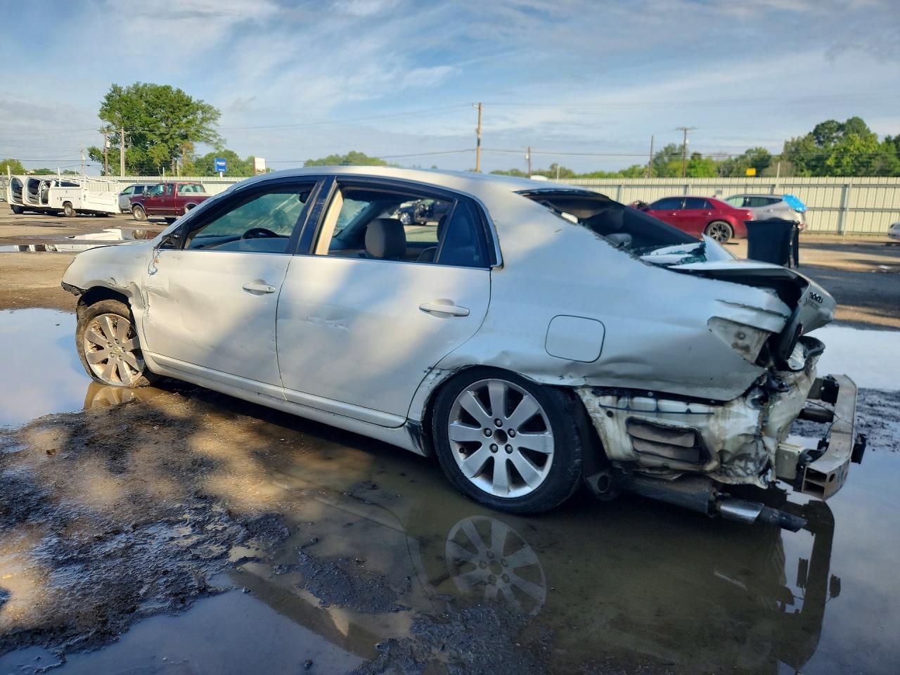 2005 Toyota Avalon Xls - Image 2