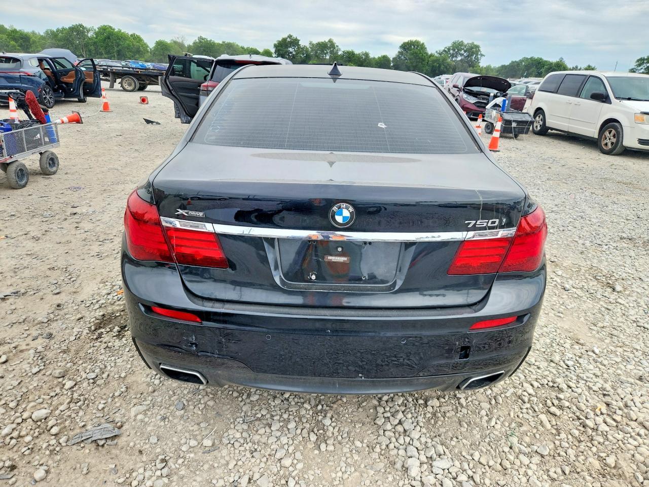 2015 BMW 750 Xi - Image 6