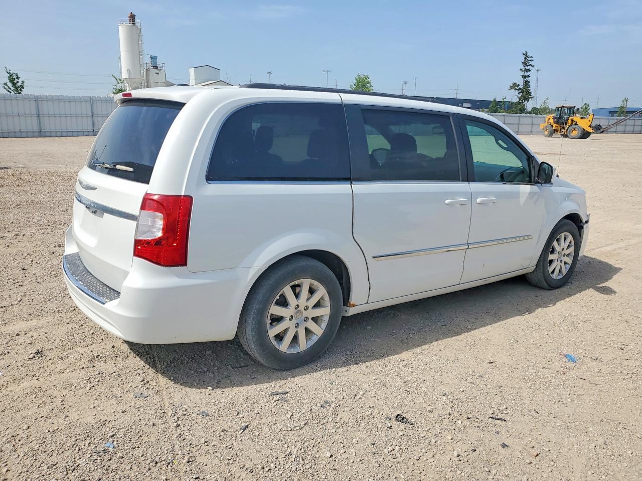 2015 Chrysler Town & Country Touring - Фото 3