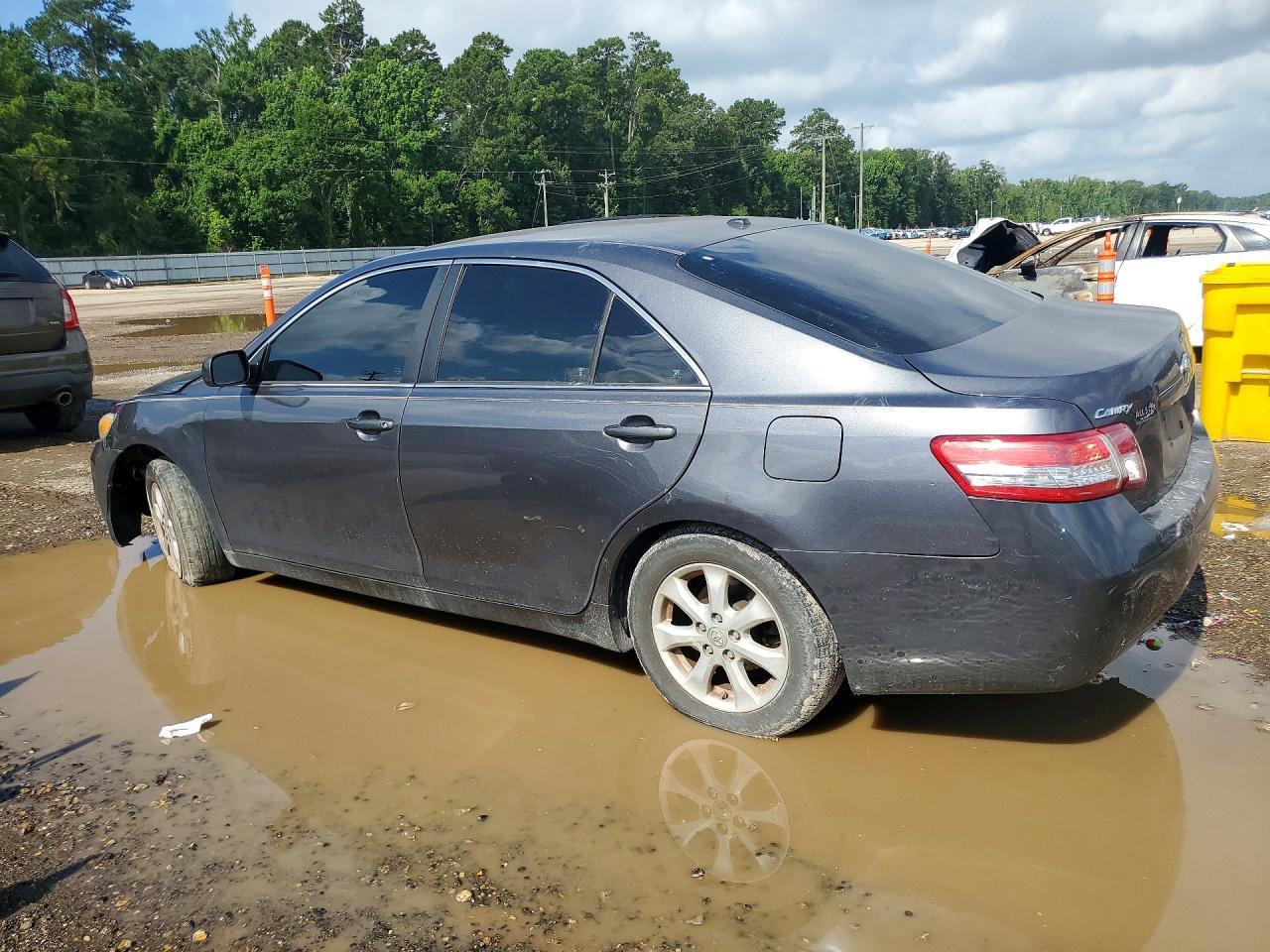 2011 Toyota Camry Le - Фото 2