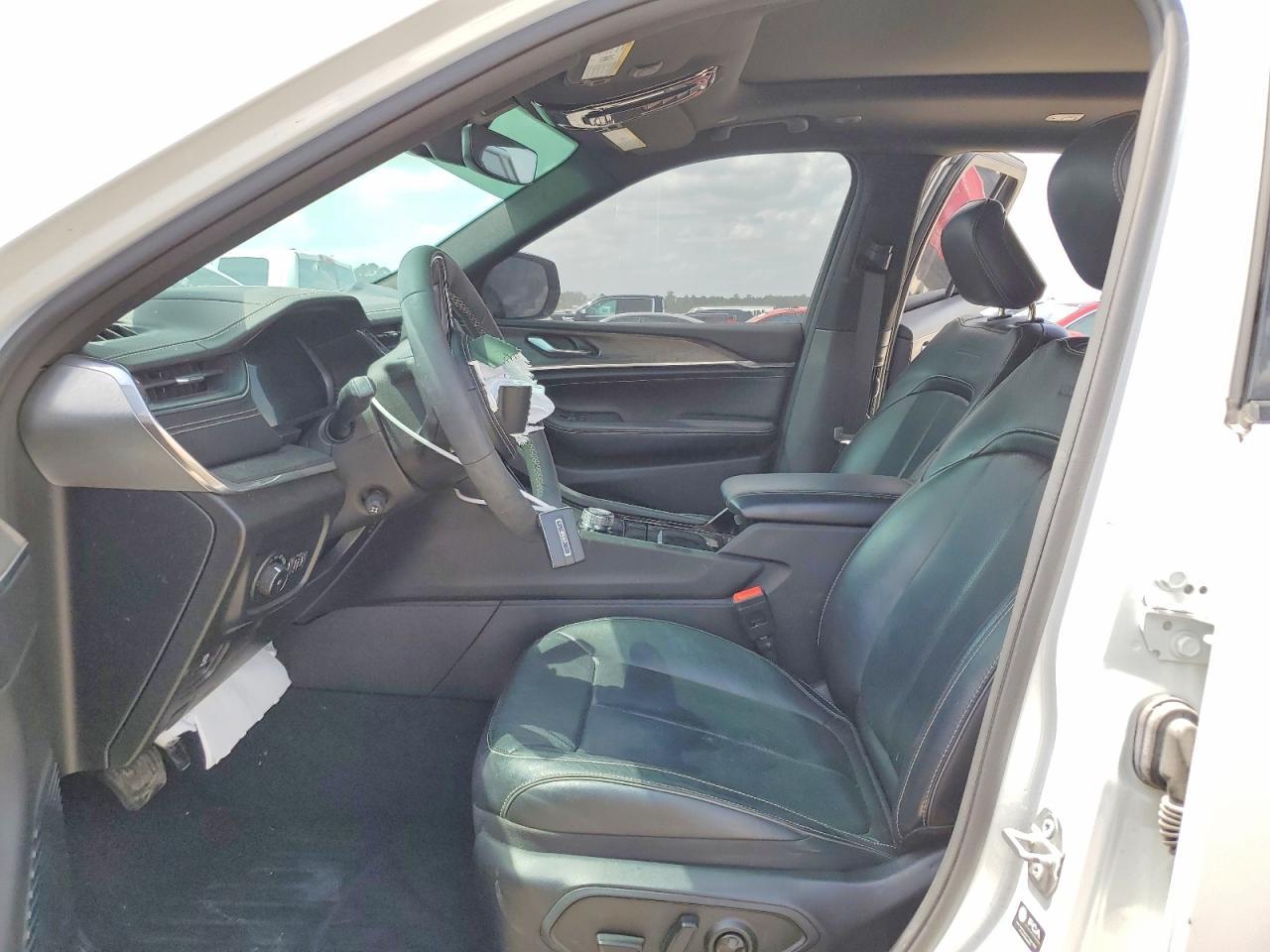 2023 Jeep Grand Cherokee L Overland - Image 7