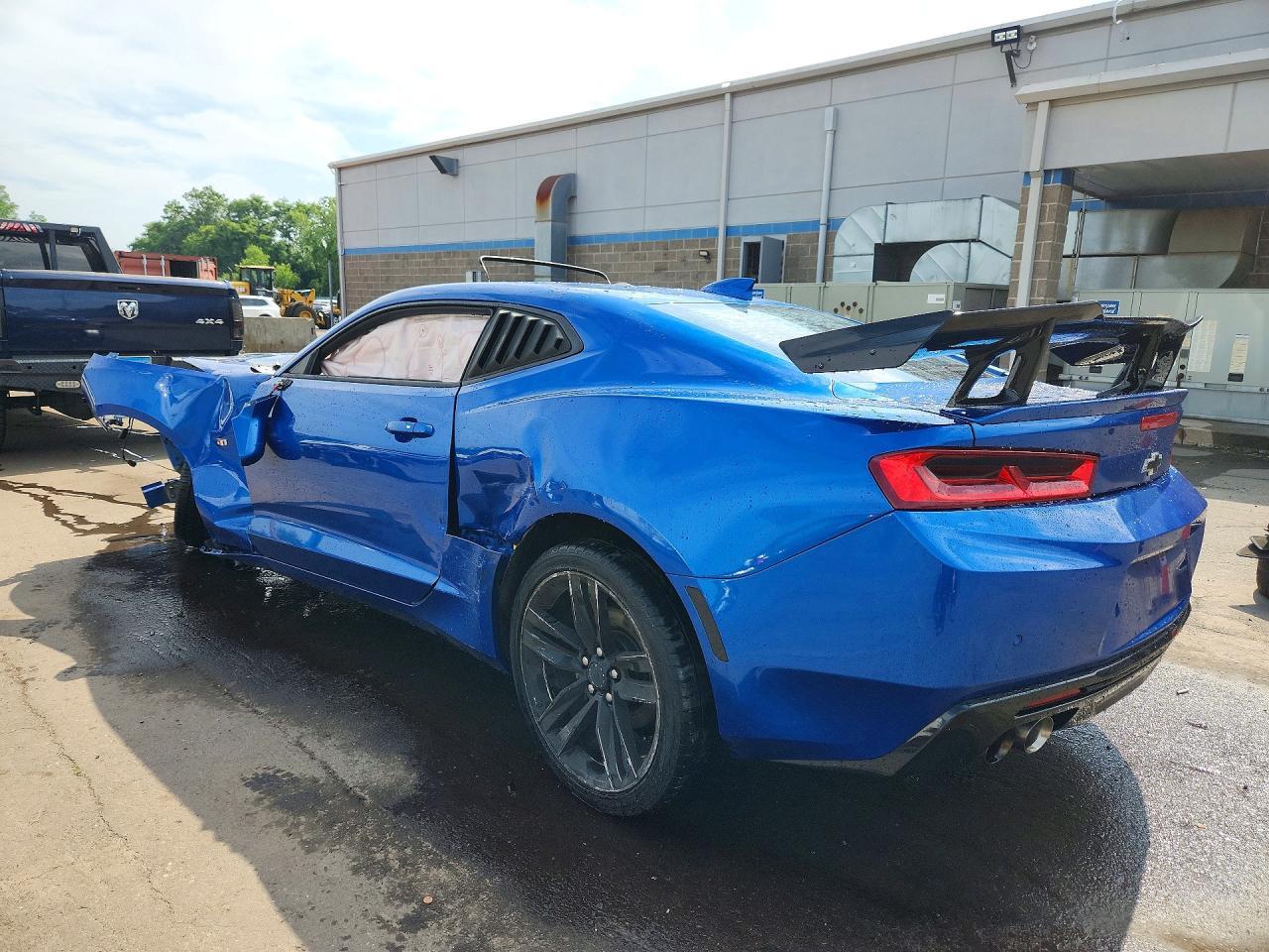 2017 Chevrolet Camaro Lt - Фото 2
