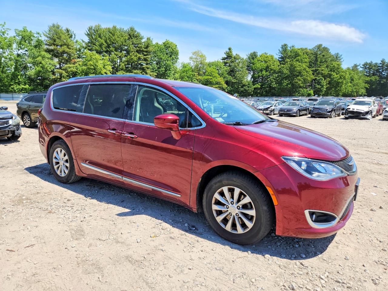 2018 Chrysler Pacifica Touring L Plus - Фото 4