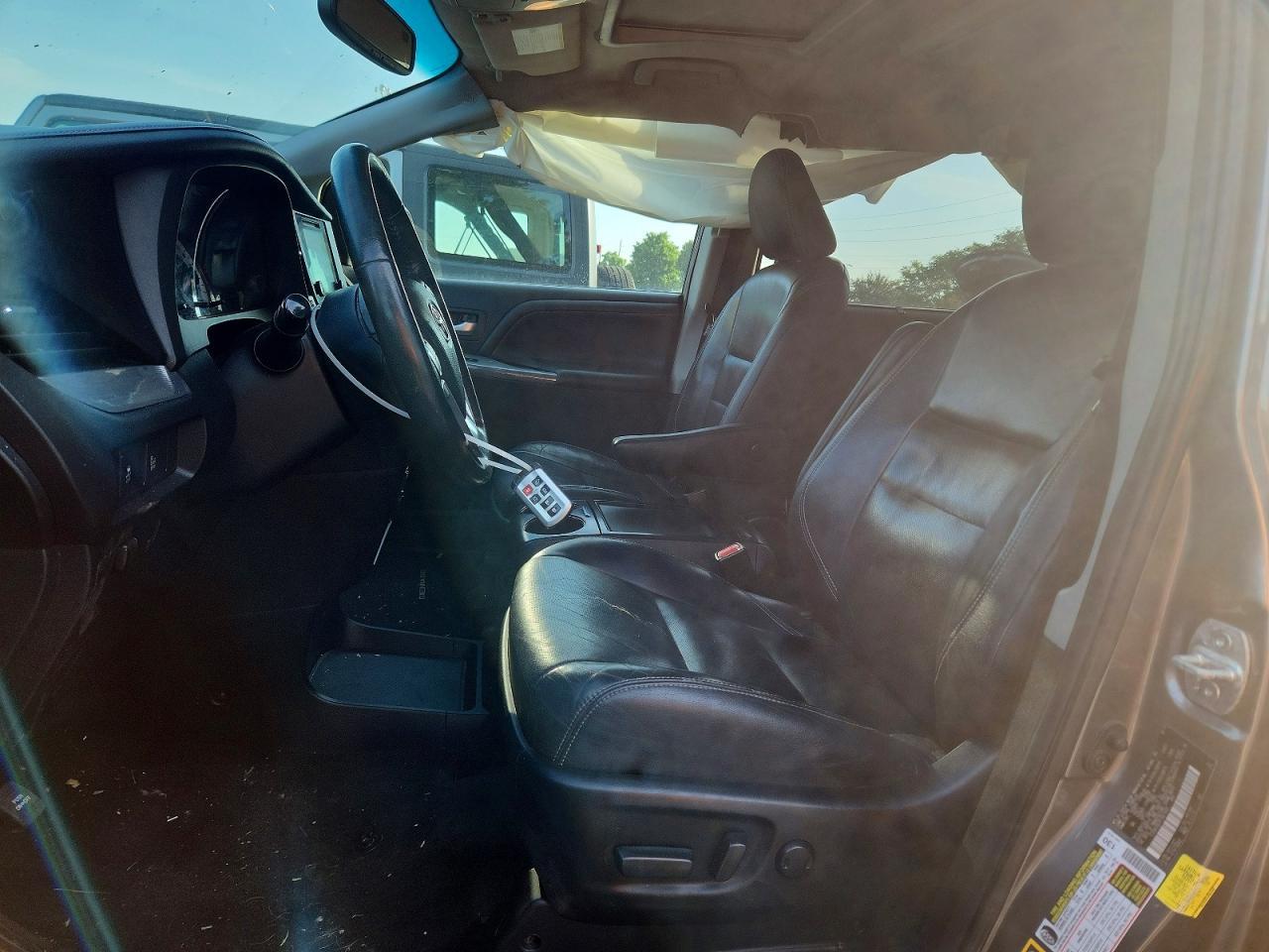 2015 Toyota Sienna Sport - Фото 7