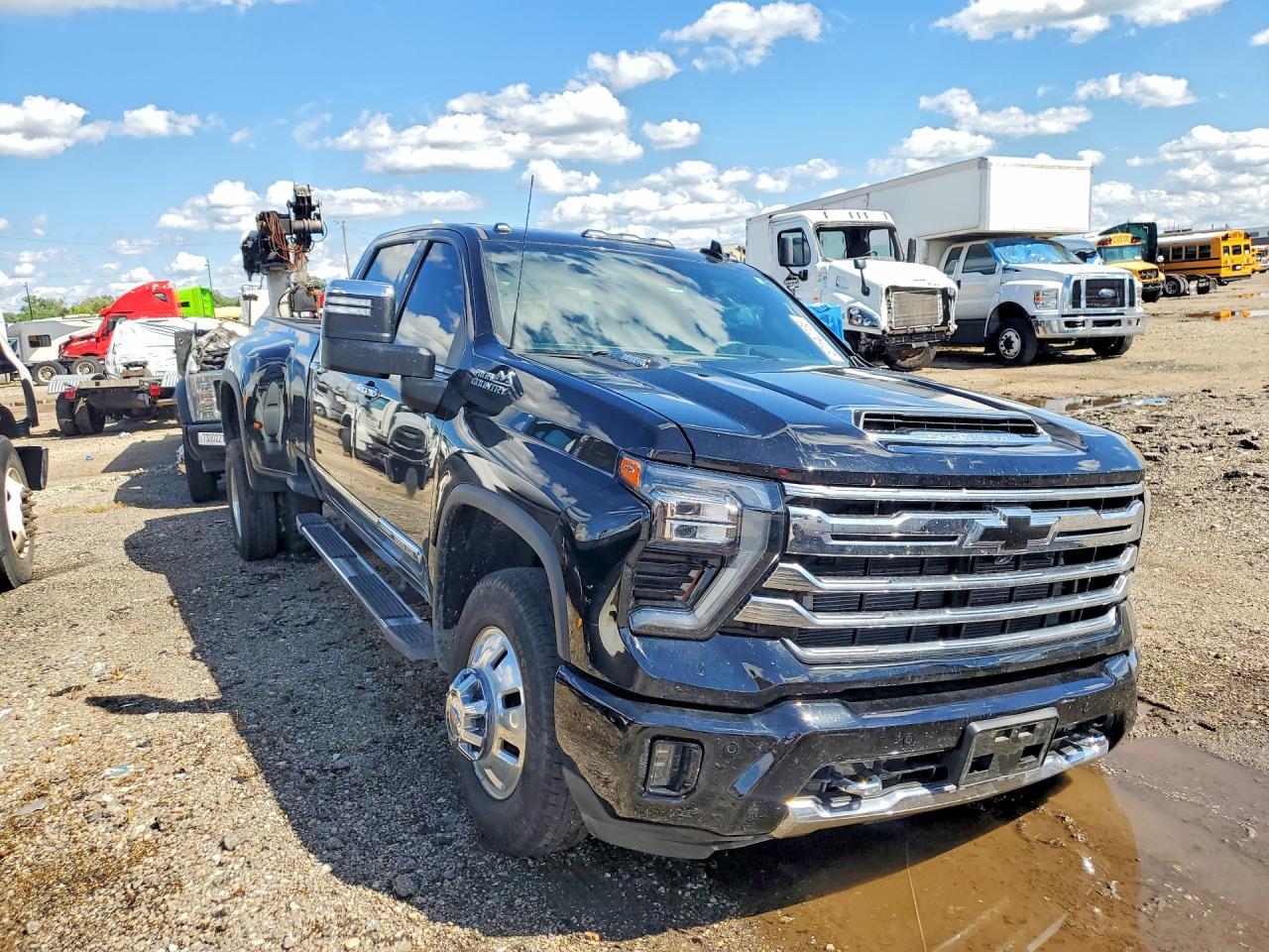 2024 Chevrolet Silverado K3500 High Country - Фото 4