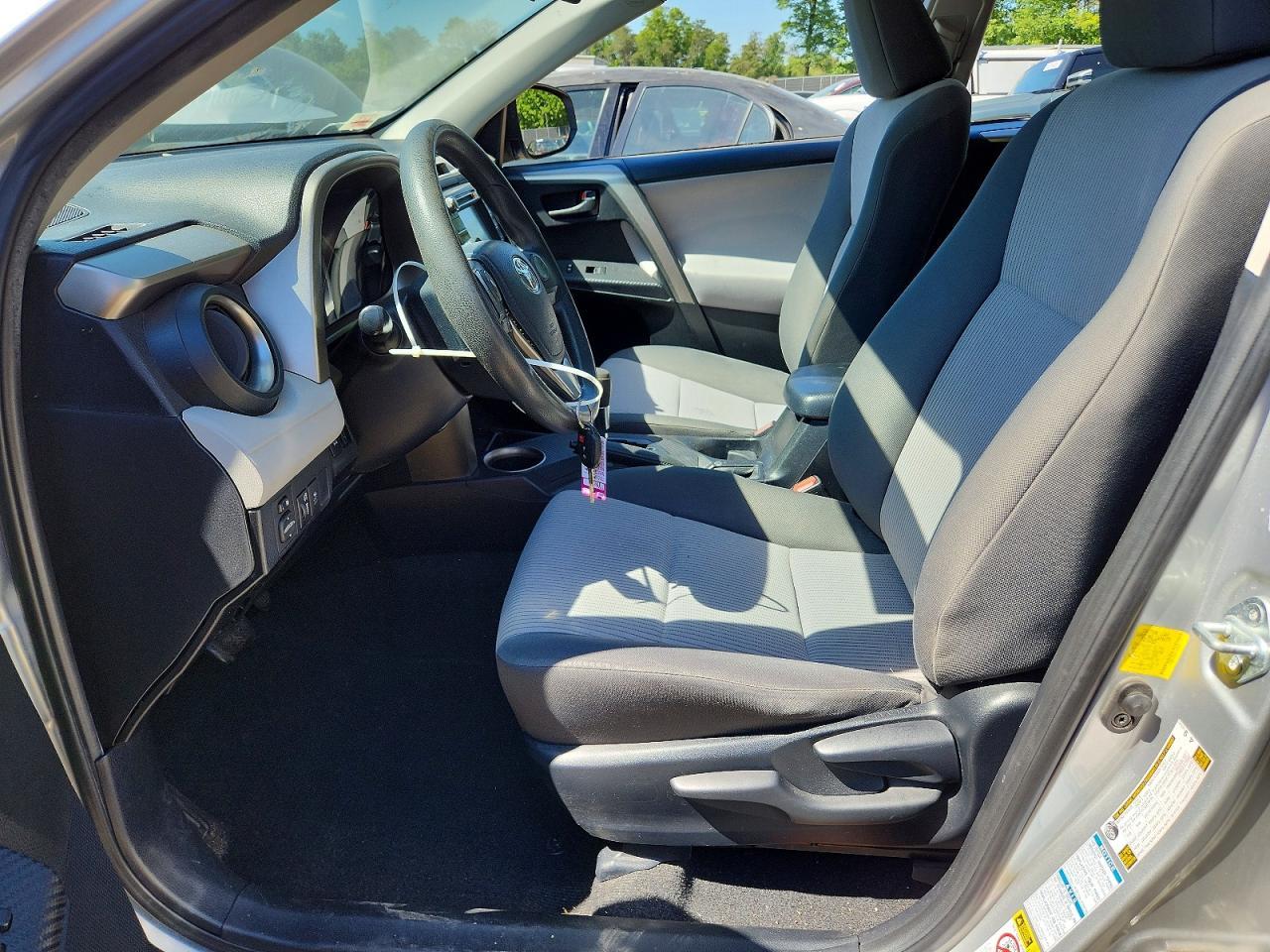 2015 Toyota Rav4 Le - Image 7