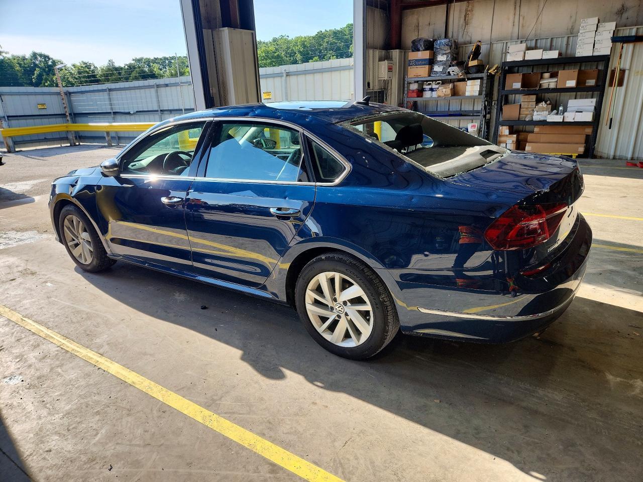 2018 Volkswagen Passat Se - Фото 2