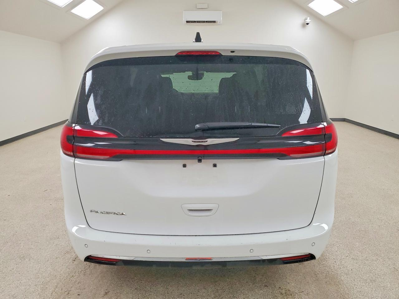 2026 Chrysler Pacifica Select - Image 6