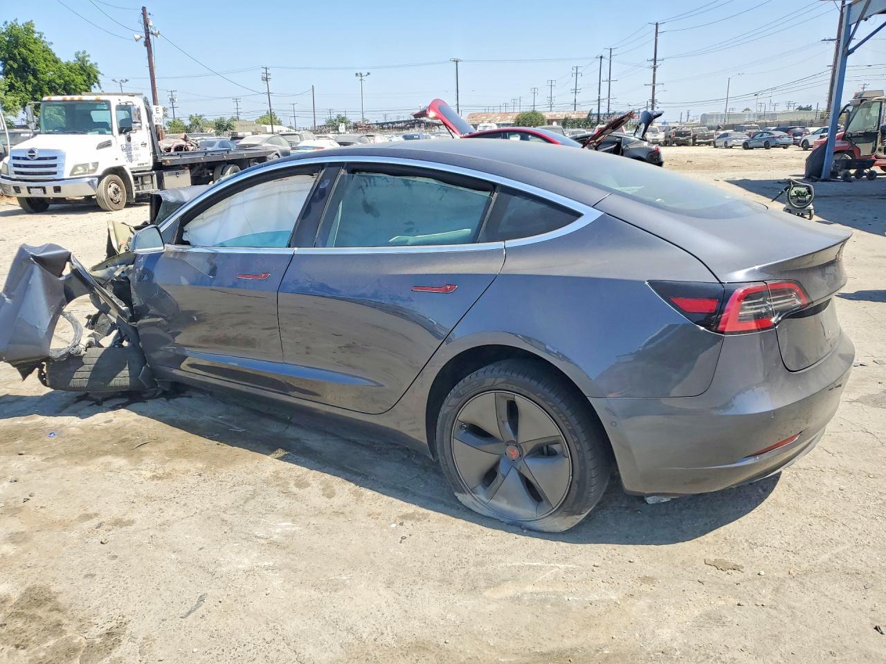 2018 Tesla Model 3 - Фото 2