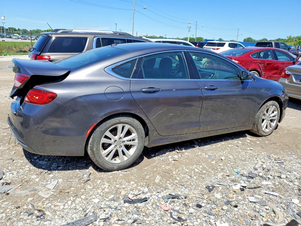 2015 Chrysler 200 Limited - Image 3