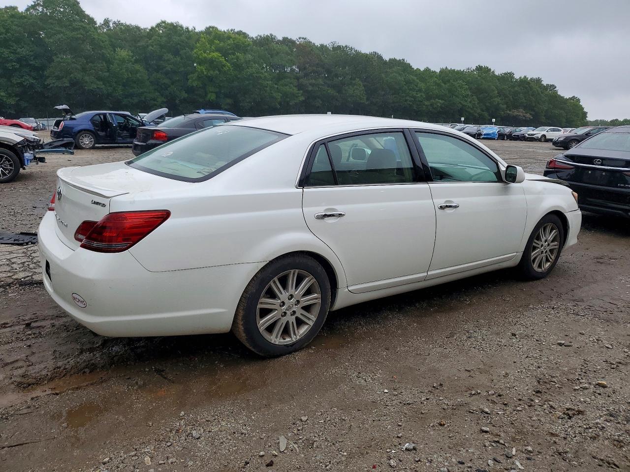 2008 Toyota Avalon Limited - Image 3