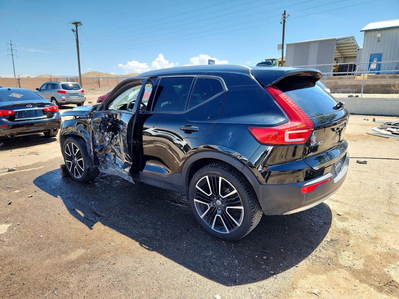 2020 Volvo Xc40 T5 Momentum - Фото 2