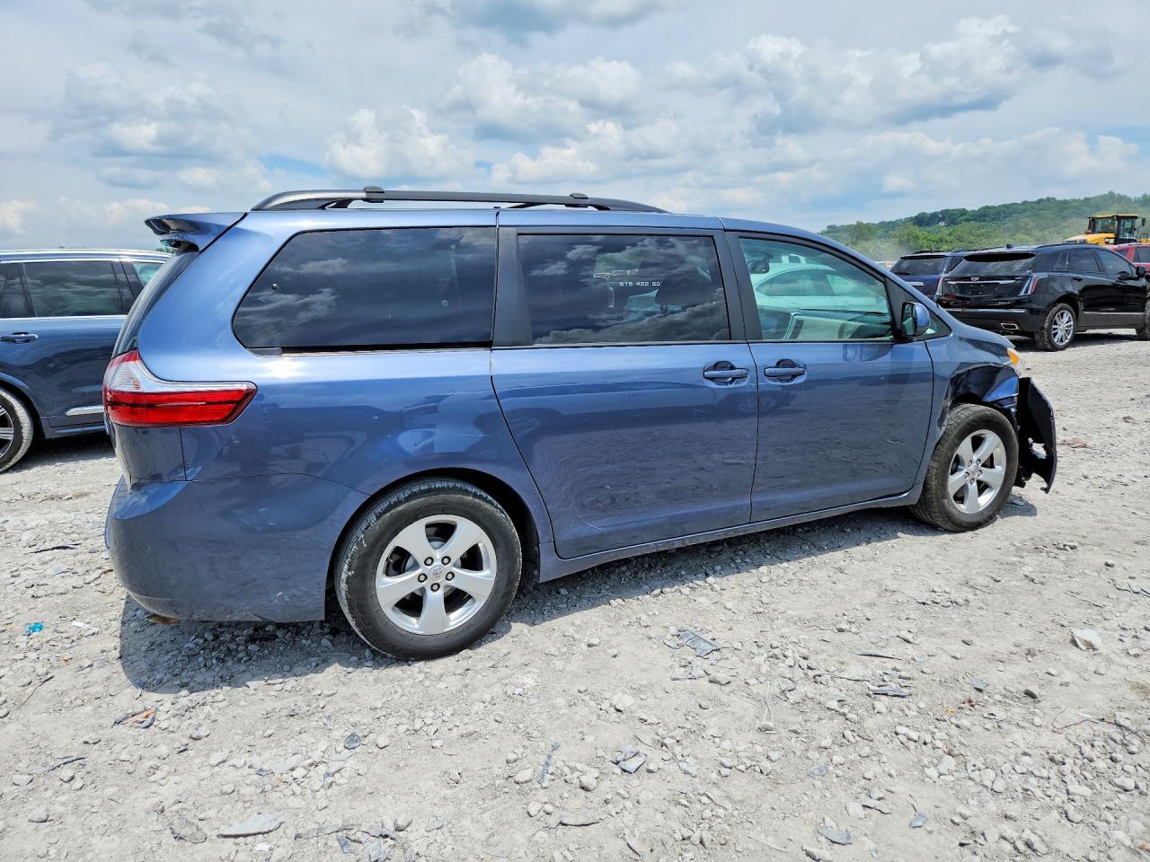 2015 Toyota Sienna Le - Фото 3