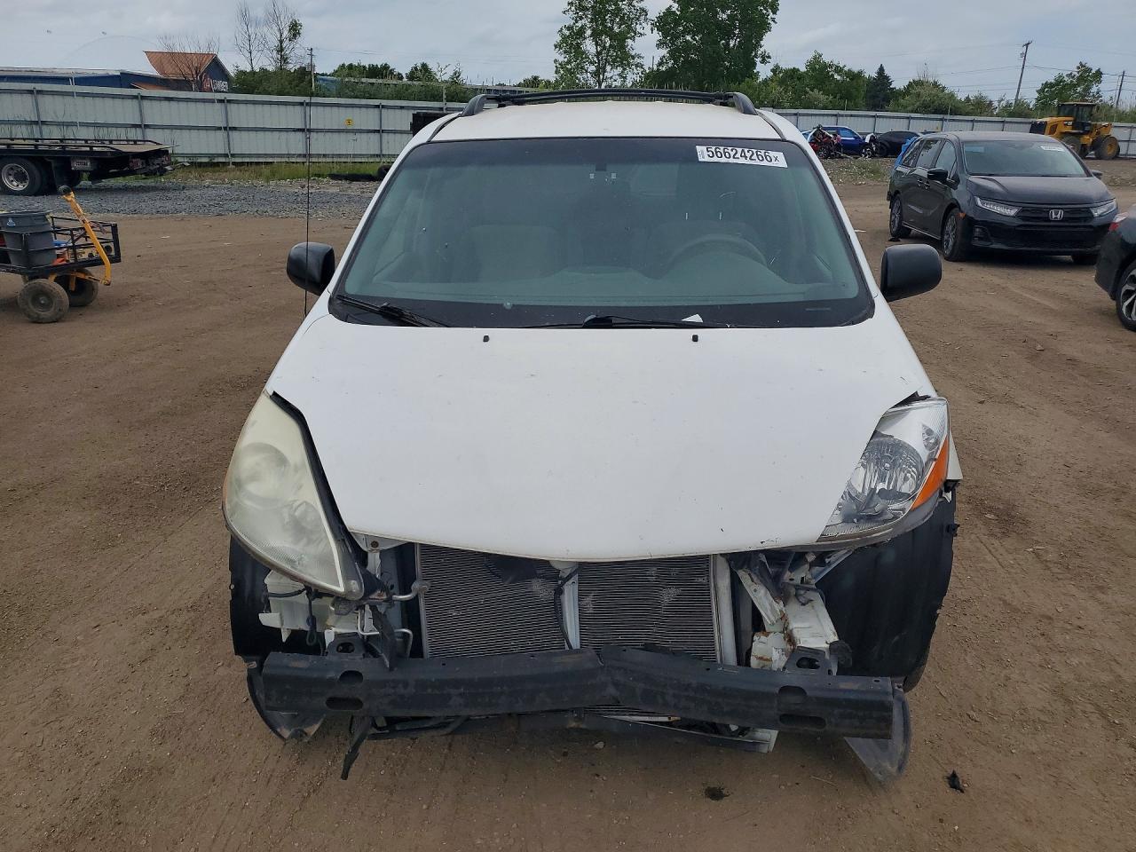 2010 Toyota Sienna Le 8-Passenger - Image 5