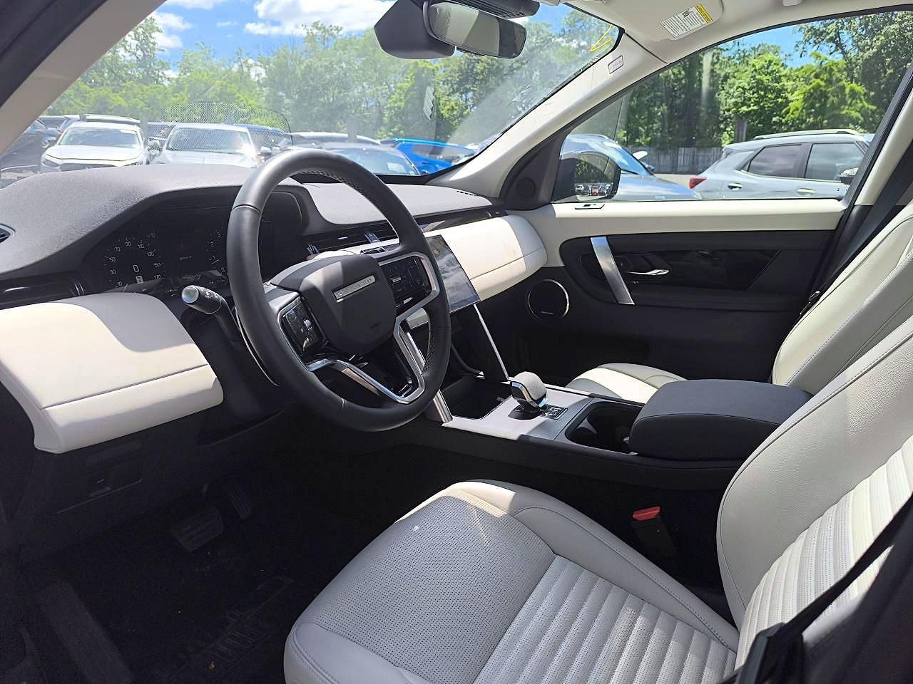 2025 Land Rover Discovery Sport S - Фото 7