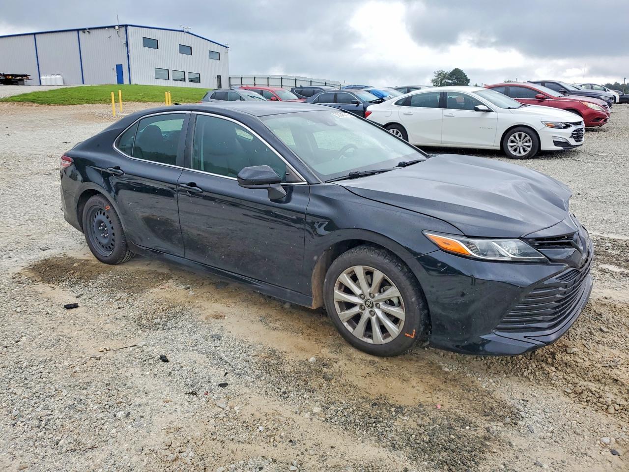 2020 Toyota Camry Le - Фото 4