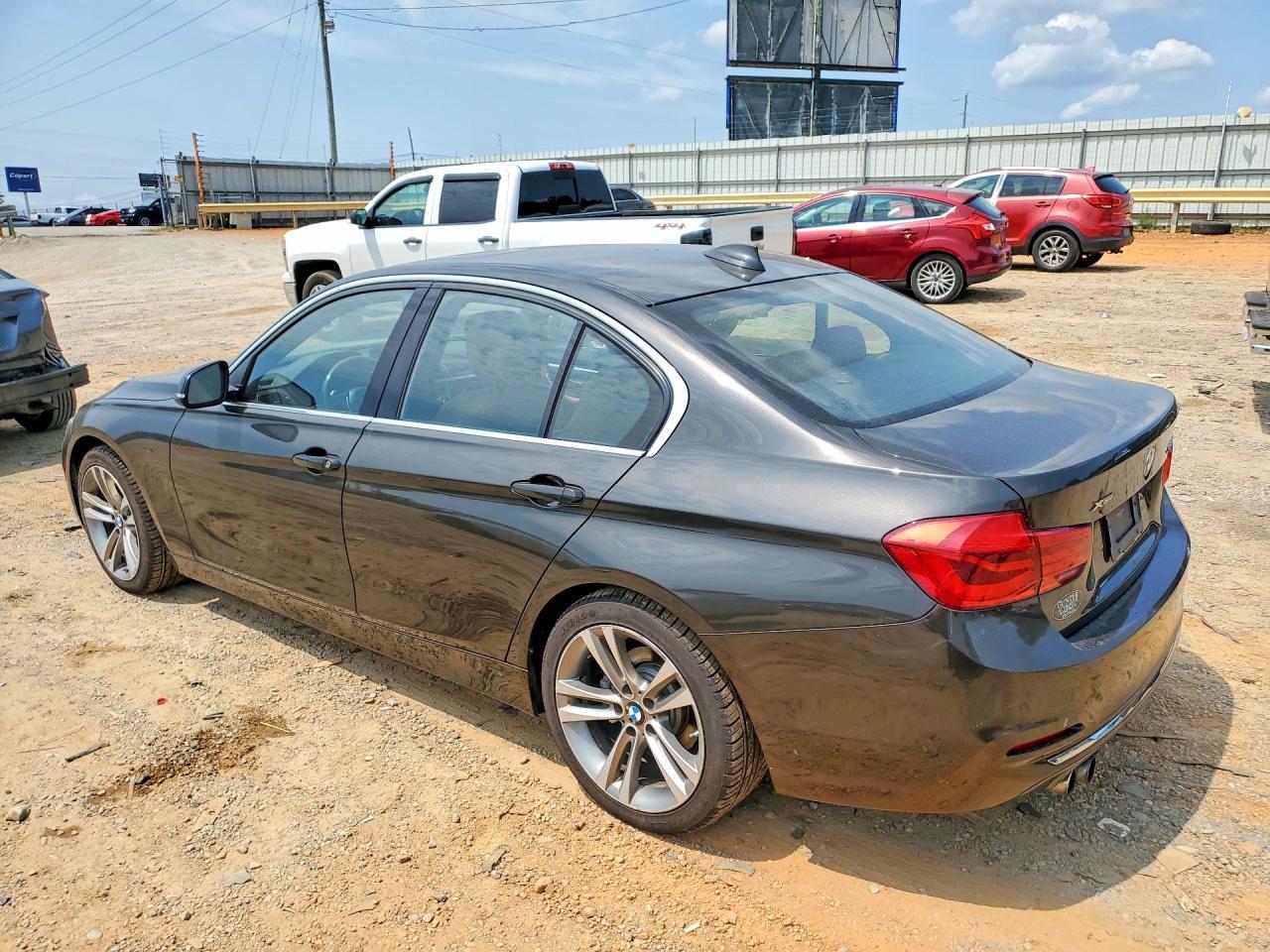 2017 BMW 330 Xi - Фото 2