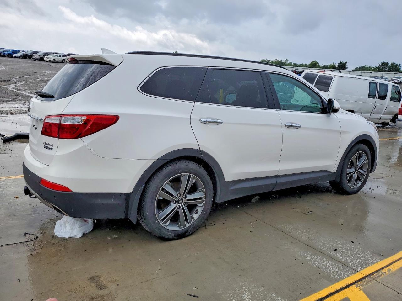 2015 Hyundai Santa Fe Limited - Image 3
