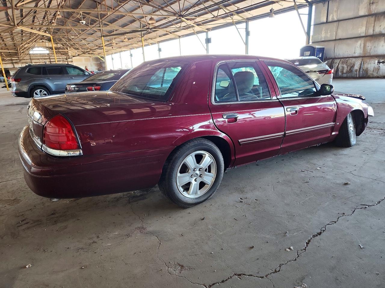 2011 Ford Crown Victoria Lx - Image 3