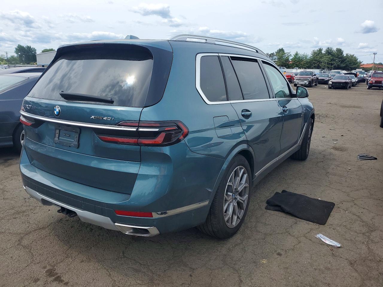 2025 BMW X7 xDrive40I - Image 3