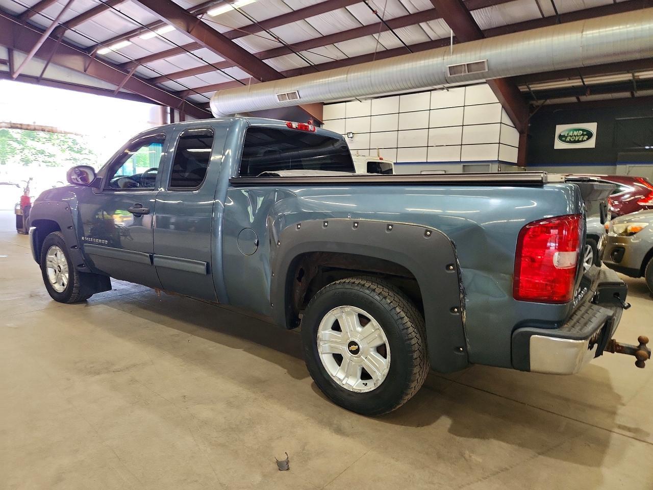 2009 Chevrolet Silverado K1500 Lt - Image 2