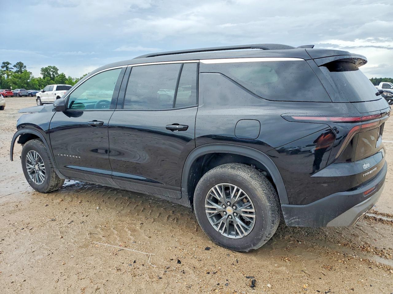 2025 Chevrolet Traverse Lt - Фото 2